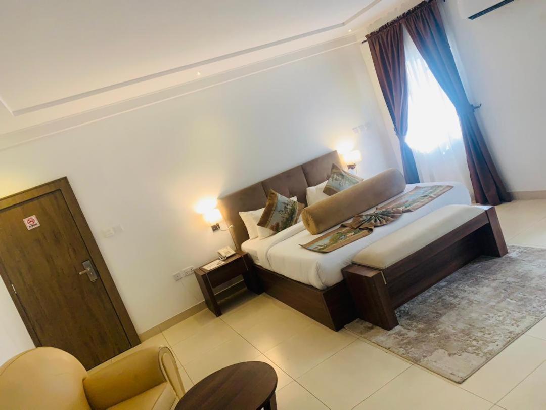 Swiss Pearl Continental Suite Wupa Exteriör bild