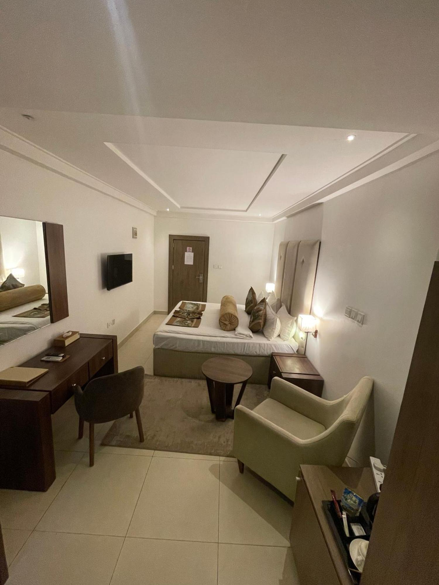 Swiss Pearl Continental Suite Wupa Exteriör bild