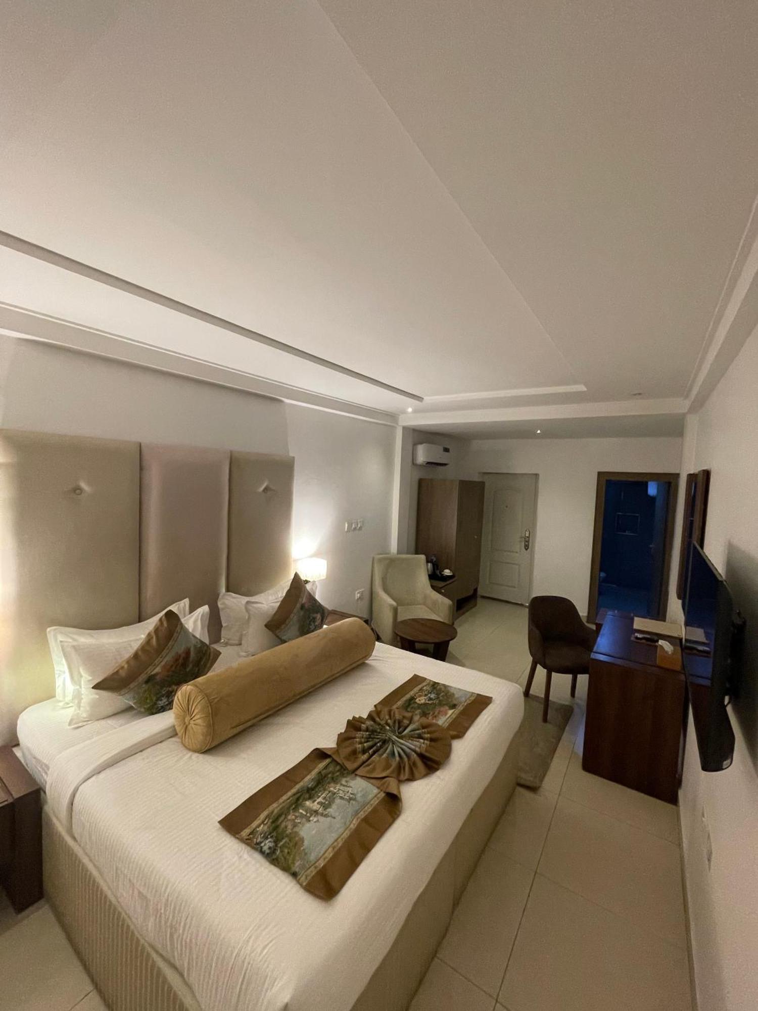 Swiss Pearl Continental Suite Wupa Exteriör bild